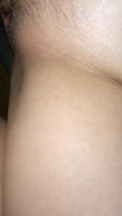深圳情侣、邀请单男一起无套，男友射完，单男接着精液一起混合艹，艹得白沫沫超多 3V合集！ 截图3