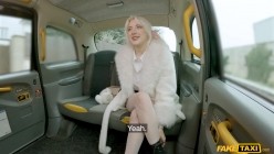 FakeTaxi.26.02.16.Sunflower.Doll.XXX.1080p.MP4-WRB[XC] 截图4