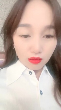 村花的快乐田园生活，【甜甜小少妇】，抖音没做起来，就到乡村小道旁，跳蛋塞穴，紧张刺激又爽到喷水 截图1