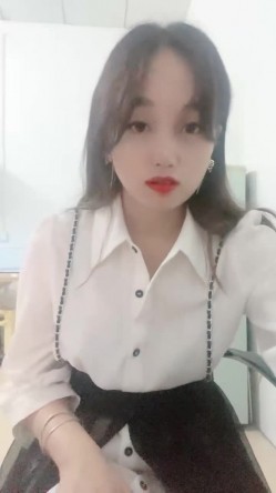村花的快乐田园生活，【甜甜小少妇】，抖音没做起来，就到乡村小道旁，跳蛋塞穴，紧张刺激又爽到喷水 截图3