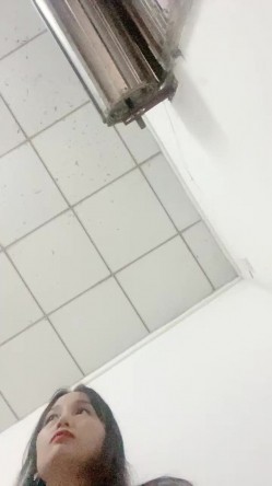 村花的快乐田园生活，【甜甜小少妇】，抖音没做起来，就到乡村小道旁，跳蛋塞穴，紧张刺激又爽到喷水 截图4