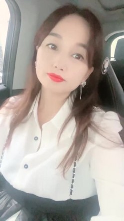 村花的快乐田园生活，【甜甜小少妇】，抖音没做起来，就到乡村小道旁，跳蛋塞穴，紧张刺激又爽到喷水 截图8