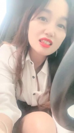 村花的快乐田园生活，【甜甜小少妇】，抖音没做起来，就到乡村小道旁，跳蛋塞穴，紧张刺激又爽到喷水 截图16