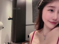 【超颜S级女神 ️逼脸同框】最美推特女神『韵酱』性爱私拍 ️极品蜜桃臀女神各种姿势啪啪 后入被内射 截图1