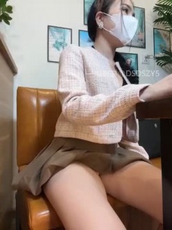 ️公共场所露出博主 气质骚浪医生【clinicsexy】值班室 公共场所 跳蛋发骚扣穴露奶 截图2