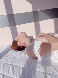 绝美翘乳梦幻女神 【辛尤里】国庆强档最新私拍流出 超美诱惑 啪啪玩穴 截图5