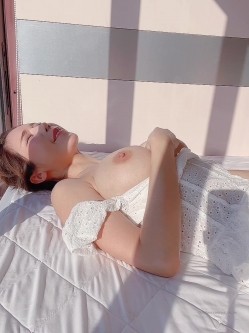 绝美翘乳梦幻女神 【辛尤里】国庆强档最新私拍流出 超美诱惑 啪啪玩穴 截图13