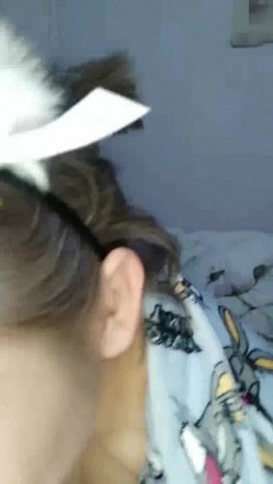 风骚良家露脸刚起来就要伺候大哥，口交大鸡巴被大哥压在身下无套疯狂输出，直接内射给狼友看精液流出真刺激 截图13