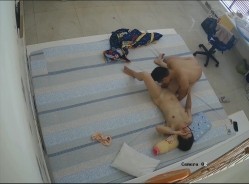 《居家摄像头破解》中年大叔和美少妇大白天的吃鲍鱼 各种姿势啪啪 截图6