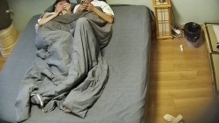 高校附近钟点炮房 摄像头偷拍大学生情侣青春女孩被男友射了一嘴后再吃外卖 截图1