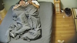 高校附近钟点炮房 摄像头偷拍大学生情侣青春女孩被男友射了一嘴后再吃外卖 截图2