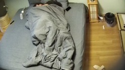 高校附近钟点炮房 摄像头偷拍大学生情侣青春女孩被男友射了一嘴后再吃外卖 截图5