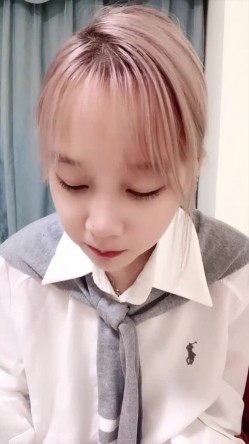 【小美】超靓小美女大长腿美乳美脚 蜜臀粉B 胯下之奴 激情上位鸡鸡一晚在燃烧 截图1