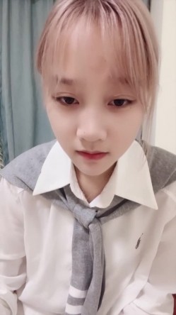 【小美】超靓小美女大长腿美乳美脚 蜜臀粉B 胯下之奴 激情上位鸡鸡一晚在燃烧 截图3