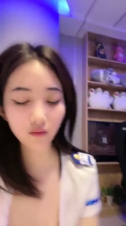 高颜值风骚学妹制服诱惑露脸被小哥蹂躏，揉奶抠逼玩弄口交大鸡巴，多体位蹂躏抽插，乖巧听话表情骚呻吟可射 截图16