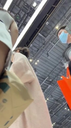 [超级裙底]最新2023上海车展各色美女模特 总有一款你喜欢 截图15