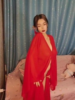 极品巨乳女神 颜值耐打 冲击炮自慰 裸舞诱惑 后入大屁股 逼型好好看，做爱床上特别骚 截图1
