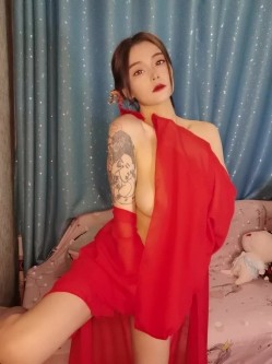极品巨乳女神 颜值耐打 冲击炮自慰 裸舞诱惑 后入大屁股 逼型好好看，做爱床上特别骚 截图15