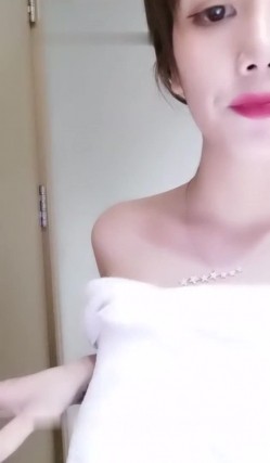 有点像迪丽热巴 F奶明星气质丰乳柳腰 约啪粉丝被暴力打奶 灌肠爆菊操逼 截图6
