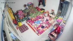 10月最新流出【破解摄像头】 ️监控下的女生宿舍日常洗澡换衣服 截图3