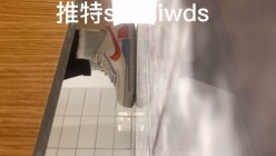 大胆坑神潜入商场舞蹈工作室女公厕独占一个坑位隔板缝中连续偸拍 各种小姐姐方便美女脱个精光拉稀 截图2