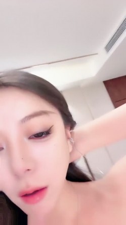 ️精品推荐 ️超美新人女孩『西奶』约金主与闺蜜一起双飞操逼爆菊 截图4