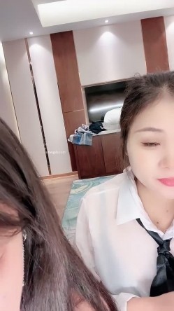 ️精品推荐 ️超美新人女孩『西奶』约金主与闺蜜一起双飞操逼爆菊 截图7