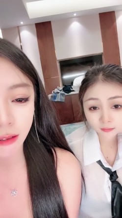 ️精品推荐 ️超美新人女孩『西奶』约金主与闺蜜一起双飞操逼爆菊 截图8