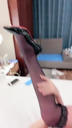 ️精品推荐 ️超美新人女孩『西奶』约金主与闺蜜一起双飞操逼爆菊 截图13