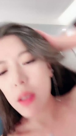 ️精品推荐 ️超美新人女孩『西奶』约金主与闺蜜一起双飞操逼爆菊 截图14