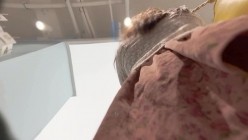 偷拍美女裙底风光 ️长裙靓女和闺蜜逛街粉色窄内性感可爱短裙靓女独自逛街身材高挑.黑丝薄内性感迷人 截图1