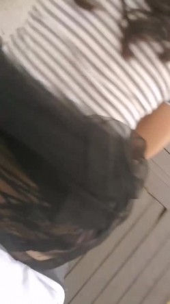 大学城小母狗，校园亭子里趁大家都午觉了，后入大战，难忘的野炮。男：刺激吗，啊？啊？四处无人，学妹放声叫春！ 截图1