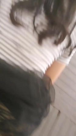 大学城小母狗，校园亭子里趁大家都午觉了，后入大战，难忘的野炮。男：刺激吗，啊？啊？四处无人，学妹放声叫春！ 截图2