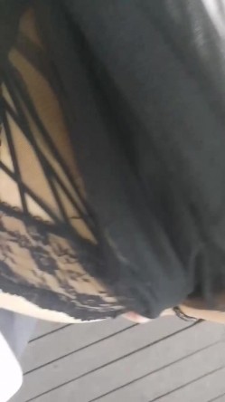 大学城小母狗，校园亭子里趁大家都午觉了，后入大战，难忘的野炮。男：刺激吗，啊？啊？四处无人，学妹放声叫春！ 截图13