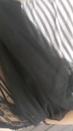 大学城小母狗，校园亭子里趁大家都午觉了，后入大战，难忘的野炮。男：刺激吗，啊？啊？四处无人，学妹放声叫春！ 截图14