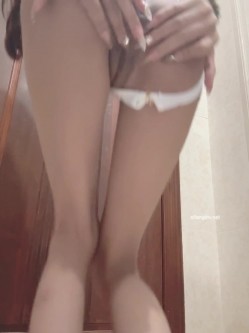 青春无敌金主高价定制推特极品长腿骨感美白皙女神【柠檬汽水】私拍~各种代表性裸舞私处展示 截图15