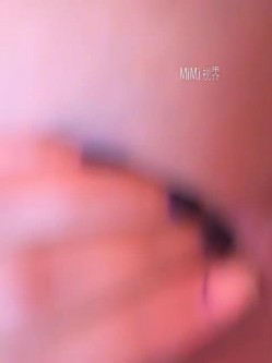 20岁宝妈挤奶：老公我难受死了，我下面洗的很干净，要不你帮我舔一下好不好。婴儿在怀里被老公强行啪啪！ 截图14
