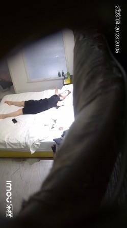 乐橙~苗条小姐姐与男友3小时4炮实录，山东妹子，身材好，胸大腿长，被男友内射了好几炮 截图1