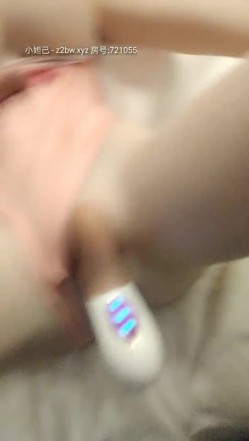 【全国首家性爱娃娃体验馆】本想体验爆乳充气娃娃 见体验馆黑丝老板娘够骚 加价把老板娘给操出白浆 截图1
