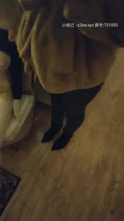 【全国首家性爱娃娃体验馆】本想体验爆乳充气娃娃 见体验馆黑丝老板娘够骚 加价把老板娘给操出白浆 截图7