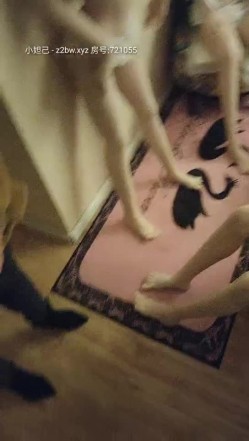 【全国首家性爱娃娃体验馆】本想体验爆乳充气娃娃 见体验馆黑丝老板娘够骚 加价把老板娘给操出白浆 截图9
