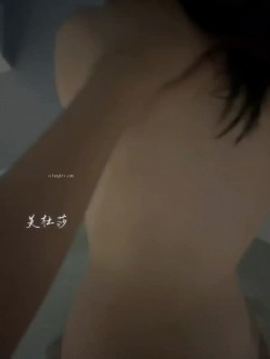 高颜长腿骚货『美杜莎』最新淫乱群交私拍 网咖包厢群P淫乱 职业装被上司强上 高清720P版 截图3