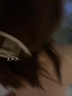 高颜长腿骚货『美杜莎』最新淫乱群交私拍 网咖包厢群P淫乱 职业装被上司强上 高清720P版 截图13