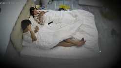 酒店偷拍连续3天入住表面乖巧实际反差的可爱女友换各情趣拍照和男友啪啪 截图1