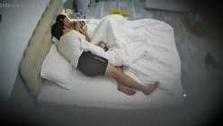 酒店偷拍连续3天入住表面乖巧实际反差的可爱女友换各情趣拍照和男友啪啪 截图3