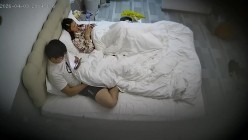 酒店偷拍连续3天入住表面乖巧实际反差的可爱女友换各情趣拍照和男友啪啪 截图12