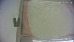 酒店偷拍 ️白领情侣睡前来一炮美女穿上性感黑丝被男友打桩 截图1
