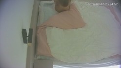 酒店偷拍 ️白领情侣睡前来一炮美女穿上性感黑丝被男友打桩 截图2