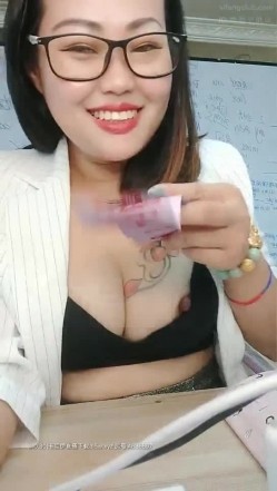 英语老师【淫骚浪老师】勾引学生教室啪啪哈哈小哥是处男吧逼和屁眼都分不清插错地方了 截图5