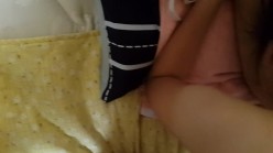 土豪大叔调教小母狗！撅起屁股抽打，掰开粉B插着玩弄，叫声连连 截图11